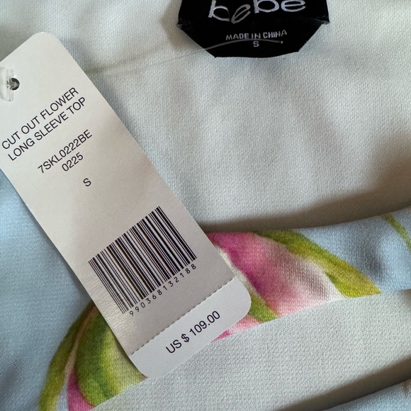 Bebe Cut Out Flower Long Sleeve Top Size Small NWT - Picture 3 of 5